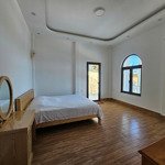 Cho thuê villa đẹp mới 100% mặt tiền view đẹp . 1000 m2 .ngọc uyên 0948676493