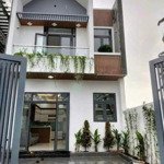 Nhà nghợp phú mỹ, 5.7x18, đường oto né nhau