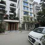 Tòa nhà nguyễn khang, trung hoà 80m2 7 tầng thông sàn có thang máy 41tr/th, vừa hoàn thiện