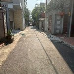 Khai xuân lô đất đẹp cạnh chợ phúc lợi, lb. dt: 44.1m2. mt: 5.27m, vuông vắn, đường ô tô vào đất