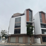 Bán căn shophouse diện tích 126m mặt đường lớn gần công viên