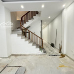 Bán nhanh nhà phố đàm quang trung, long biên dt 40m 5 tầng nhỉnh 5 tỷ ở luôn.