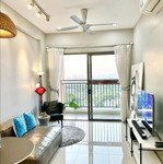 Cho thuê căn 2 phòng ngủban công dài, tháp trung tâm the sun avenue chỉ 17 triệu/tháng