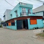 Hạ giá bán gấp nhà lô góc 2 mặt tiền gần chợ dĩ an 1, kinh doanh tốt, oto đậu trong nhà, sổ sẵn