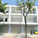 Mặt tiền kinh doanh sầm uất - ngang 18m phạm văn đồng p11 bình thạnh - sát emart
