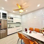 Khâm thiên, đống đa. dt 29/33m2 x 4 tầng, mt 2,4m, giá nhỉnh 7 tỷ. lô góc, 20m ra phố.