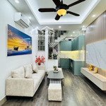 Bán gấp nhà 5 tầng phố bồ đề, long biên ô tô đỗ cổng, tặng full nội thất giá nhỉnh 6 tỷ