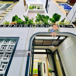 Gấp bán - nhỉnh 5tỷ, nhà mới 4 tầng 3pn full nội thất, ngã tư phú nhuận giáp quận 1