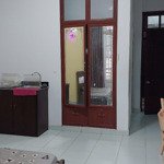 Cho thuê phòng có ban công, đầy đủ nội thất, ngay sân bay tsn