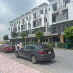 Bán shophouse 4 tầng ,nhìn trực diện sang vườn hoa chung cư,kinh doanh cho thuê được ngay.