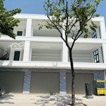 Nhà mặt tiền đường phạm văn đồng ngang 18m 4 tầng btct _ công nhận đủ - chỉ 15 tỷ gấp ko mất