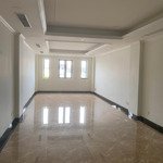 Cho thuê nhà giảng võ: 80m x 7 tầng + hầm, mặt tiền 5m, nhà mới, thông sàn, thang máy.