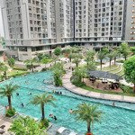 Bán căn 59m2 ( 2 phòng ngủ-2wc) view hồ bơi + tầng đẹp + giá bán 2.4 tỷ (102%) bao sổ thuế phí