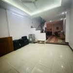 Bán nhà nguyễn chí thanh. 70m2, 5 tầng, ô chờ thang máy, ô tô đỗ cửa. giá 16.8 tỷ
