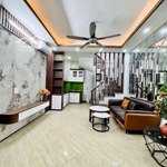 Lô góc hai mặt thoáng sáng - ba bước chân ra phố - bãi gửi xe gần nhà - tặng full nội thất