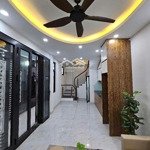 Bán nhà phúc lợi, 30m2, 5 tầng, 4.15 tỷ, ôtô đỗ cổng, nhà mới tinh, full nội thất.