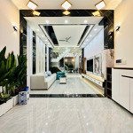 Nhà đẹp mới xây 3 tầng,vị trí đẹp,1/hẻm nhựa thông ôtô vào nhà,dt:4 x 17,5 (70m2)
