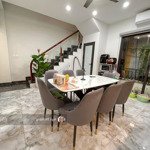 Bán nhà phân lô phạm tuấn tài, hoàng quốc việt, kinh doanh. diện tích 55m, giá 16.5 tỷ