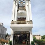 Nhà mới tân cổ điển đường dt743 gần ngã 6 an phú . tặng full nội thất công nghệ nguyên zin