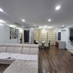 Cần bán căn hộ 160m2 thiết kế 4 ngủ, tầng trung, view thoáng, ban công đông nam tại goldmark city.