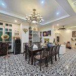 Bán nhà hoàng hoa thám. 140m2, 4 tầng, mặt tiền khủng. giá bán 22 tỷ