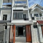 Bán nhà mới xây 2 lầu 1 trệt gần bến xe biên hòa dt: 100m2 (5x20)