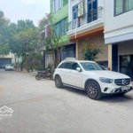 Chính chủ nhờ bán nhà mậu lương,dt 60m*8t*mt5m.giá chỉ 18.5tỷ. ô tô tránh, vỉa hè đá bóng.