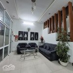 Nhà 3 tầng, ngay trung tâm phố, kiệt rộng thông thoáng, ngay cạnh 2 bệnh viện lớn c và đa khoa