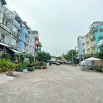 Bán nhà nát hẻm rộng 20m đường nguyễn cửu đàm, dt 71m2 giá 5.7 tỷ
