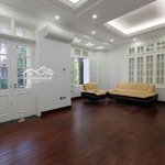 Chính chủ bán nhà mặt phố dịch vọng, cầu giấy,diện tích80m2, giá bán 32 tỷ. liên hệ: 0977632716