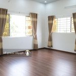 Cho thuê cao ốc ngô gia tự, q10. 65m2 2pn 2wc. có máy lạnh, giá 10tr/th. lh ân 0906726908