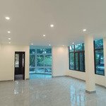 Cho thuê nhà tại văn phú, nhà lô góc hoàn thiện mới đẹp, 140 m2 x 4 tầng