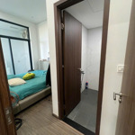 Giá rẻ! căn 2pn fpt plaza 2, diện tích 68m2 full nội thất, cửa chinh hướng đông, sẵn sổ
