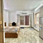 Cho thuê căn hộ studio cửa sổ bancol, full nội thất, rộng 28m2, ngay toà nhà viettell tower q10