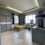 Căn hộ ban công thoáng mát thang máy full nt gần bộ công an - công viên 23/9
