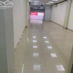 Cho thuê nhà khâm thiên: tầng lửng + tầng 2, diện tích mỗi tầng gần 150m. mt 5m. hầm dùng chung