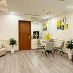 Bán nhà tập thể giảng võ, vũ thạnh, 50m, 2 ngủ, đủ công năng, ô tô vào sân nhà, sân để xe rộng