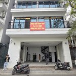 Chính chủ cho thuê mặt bằng mặt phố yên hoa - mặt tiền lớn nhất phố - view trọn hồ tây 360 độ