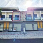 Căn shophouse villa 7m với 2 cửa riêng biệt đối diện khu thương mại 5,2ha