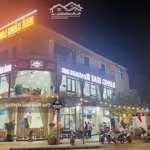 Cho thuê mbkd phố hàng điếu,diện tích 300m x 5 tầng, lô góc mặt tiền 30m,thang máy, mọi mô hình