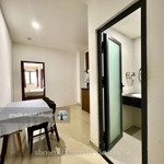 Cho thuê căn hộ tách bếp bancol, full nội thất, thang máy , rộng 40m2, ngay cầu vượt 3 tháng 2 q10