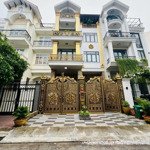 Cần bán gấp biệt thự đẹp nội thất cao cấp vị trí đẹp nhất khu himlam quận 7.