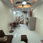 Nguyễn tri phương, ba đình. dt 22/28m2 x 5 tầng, mt 3,3m, giá 8,2 tỷ. ngõ ô tô thông, kinh doanh.