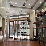 Cho thuê cả nhà 51m* 4 tầng, lô góc, full đồ ở, kinh doanh,ng 166 vương thừa vũ, tx, giá 18 triệu.
