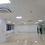 Cho thuê mặt bằng đường lạc long quân, tây hồ, dt 500m2 phù hợp làm vp, kd, giá thuê 320tr/th