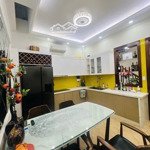 Nhà đẹp dân xây - khu vực víp -gần nhiều trường đại học - trần hoàn cầu giấy: dt42m2*6t*4mt=17,3 ty
