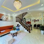 Bán nhà nguyễn văn cừ. 61m2 * 5 tầng * 11,5 tỷ. full nội thất. gần ô tô