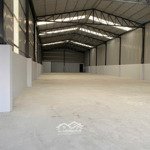 Cho thuê xưởng mặt tiền đường ql13 - thuận an - bình dương. dt: 11x50m=550m2 (gồm xưởng 460m2)