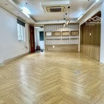 Cho thuê văn phòngdiện tích100m2 - 26 triệu, sàn đẹp giá tốt đường điện biên phủ, bình thạnh