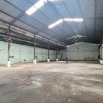 Kho xưởng 700m2 trần cao 7.5 m, cont ra vào sẵn ba pha